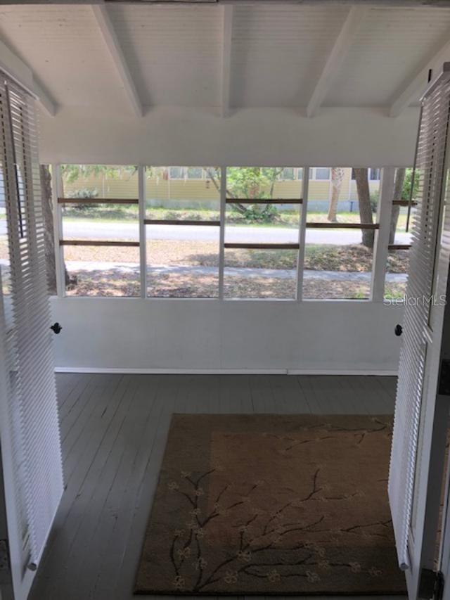 Listing photo id 16 for 20795 River Drive