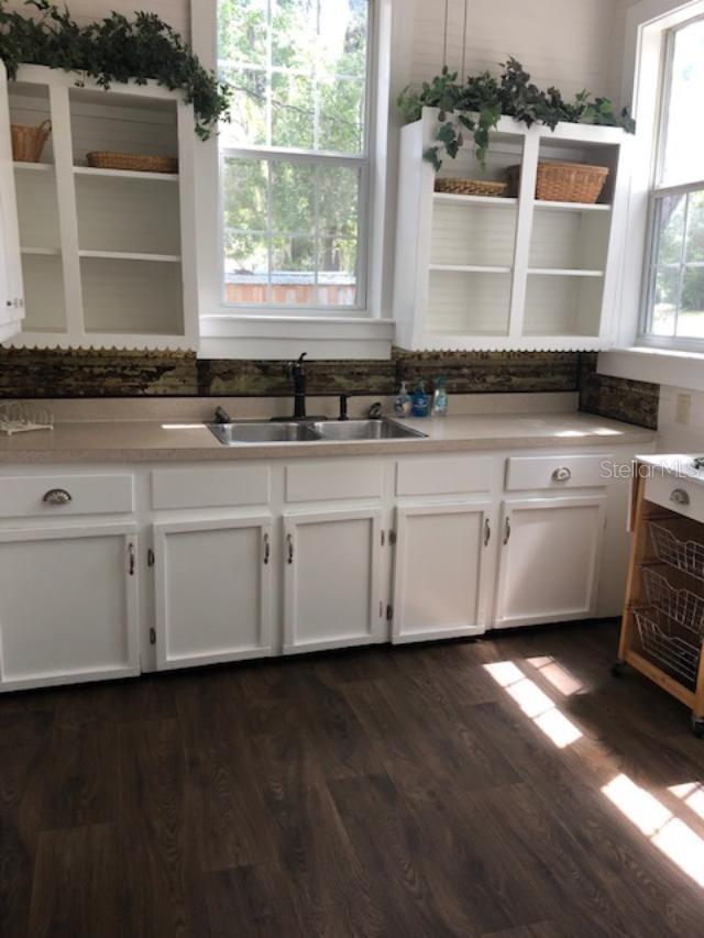 Listing photo id 1 for 20795 River Drive