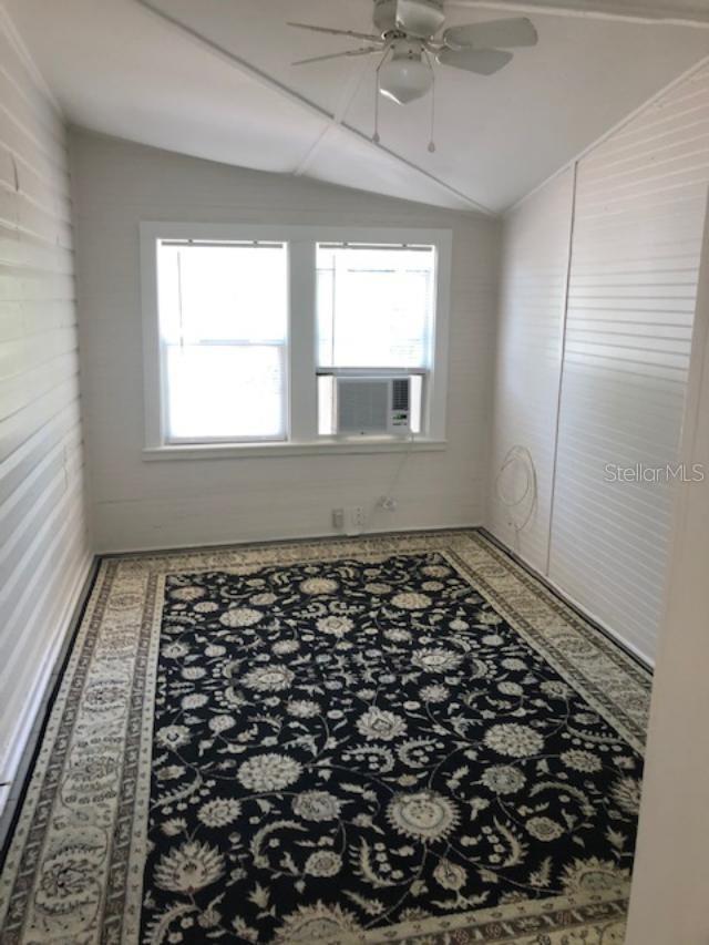 Listing photo id 4 for 20795 River Drive