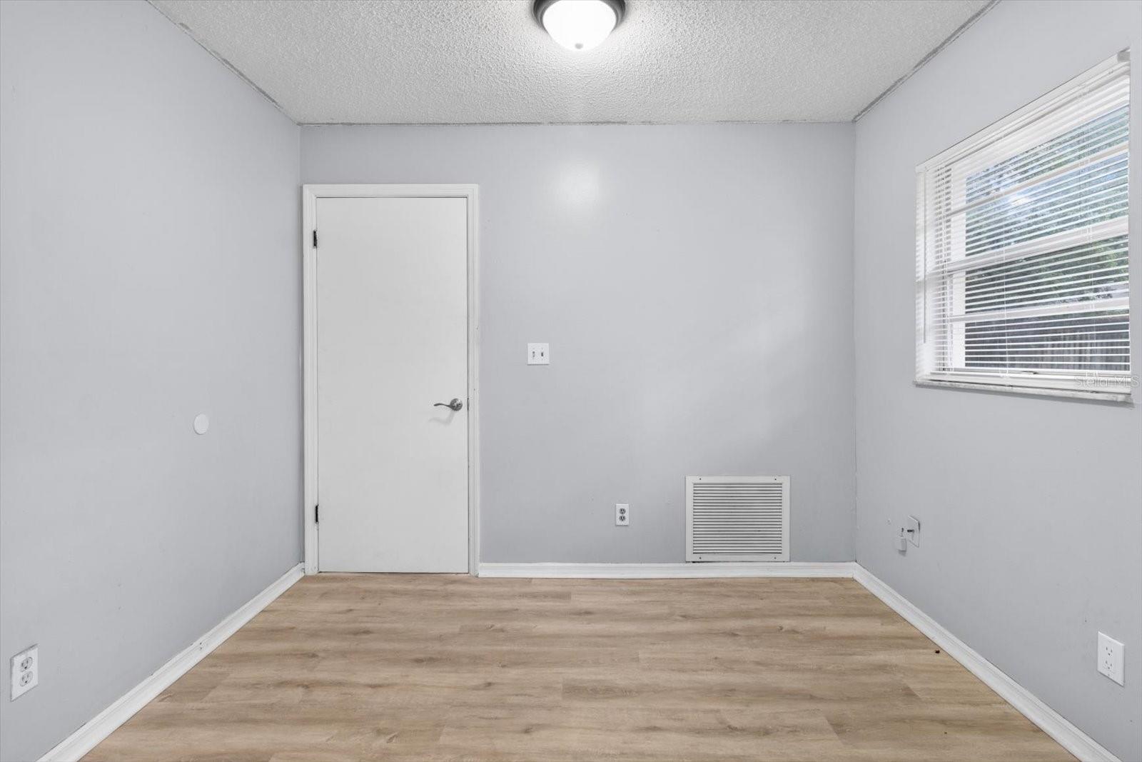 Image 10 of 33 For 609 27th Street