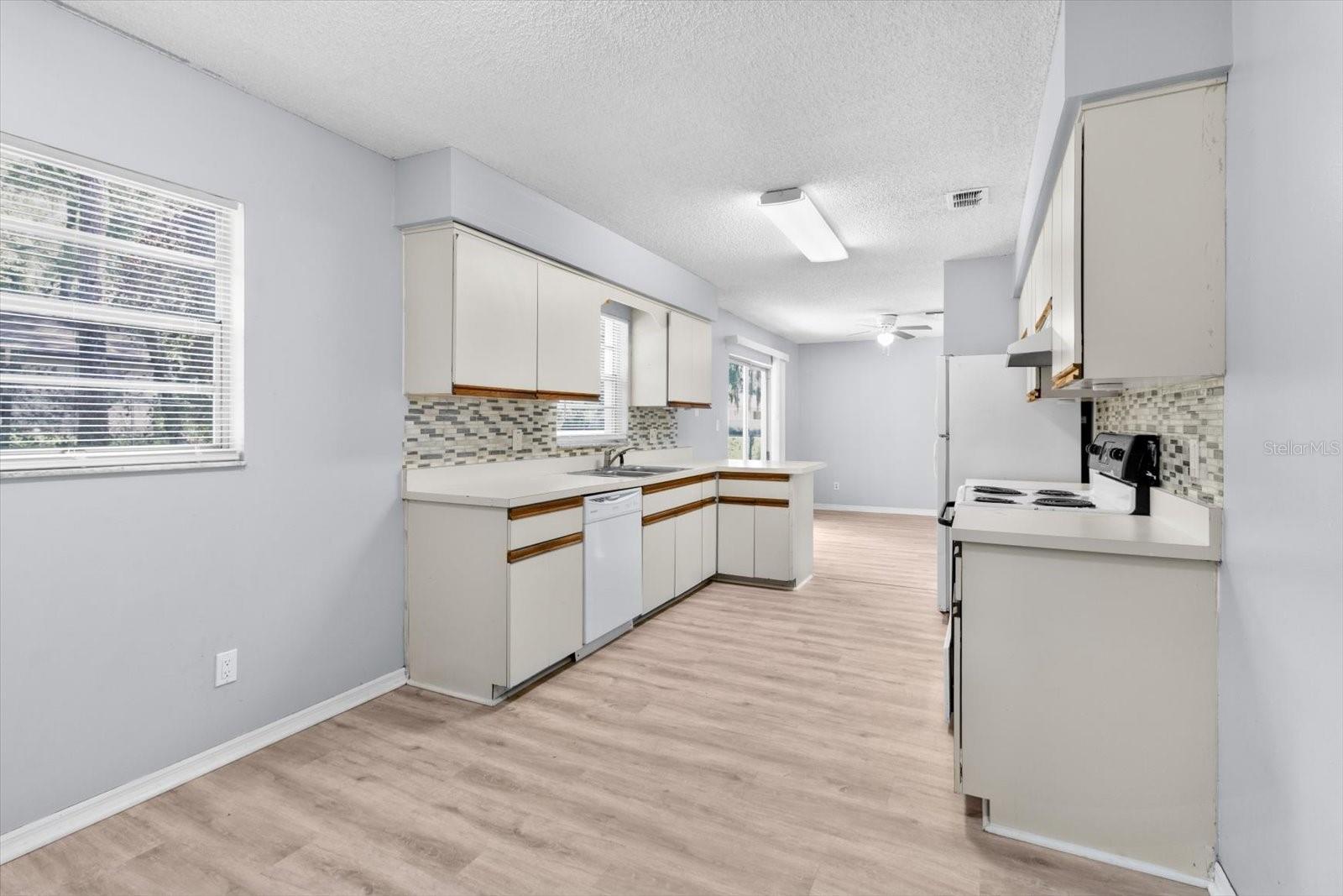 Image 11 of 33 For 609 27th Street
