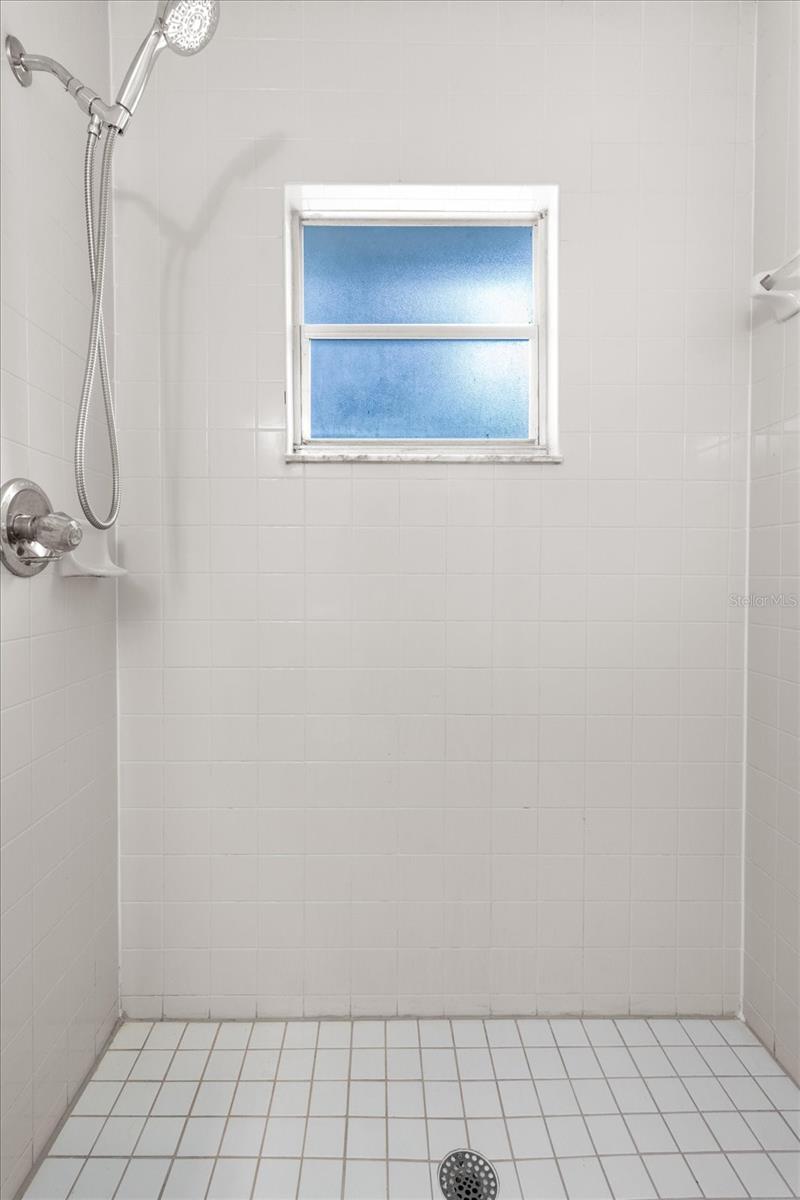 Image 19 of 33 For 609 27th Street