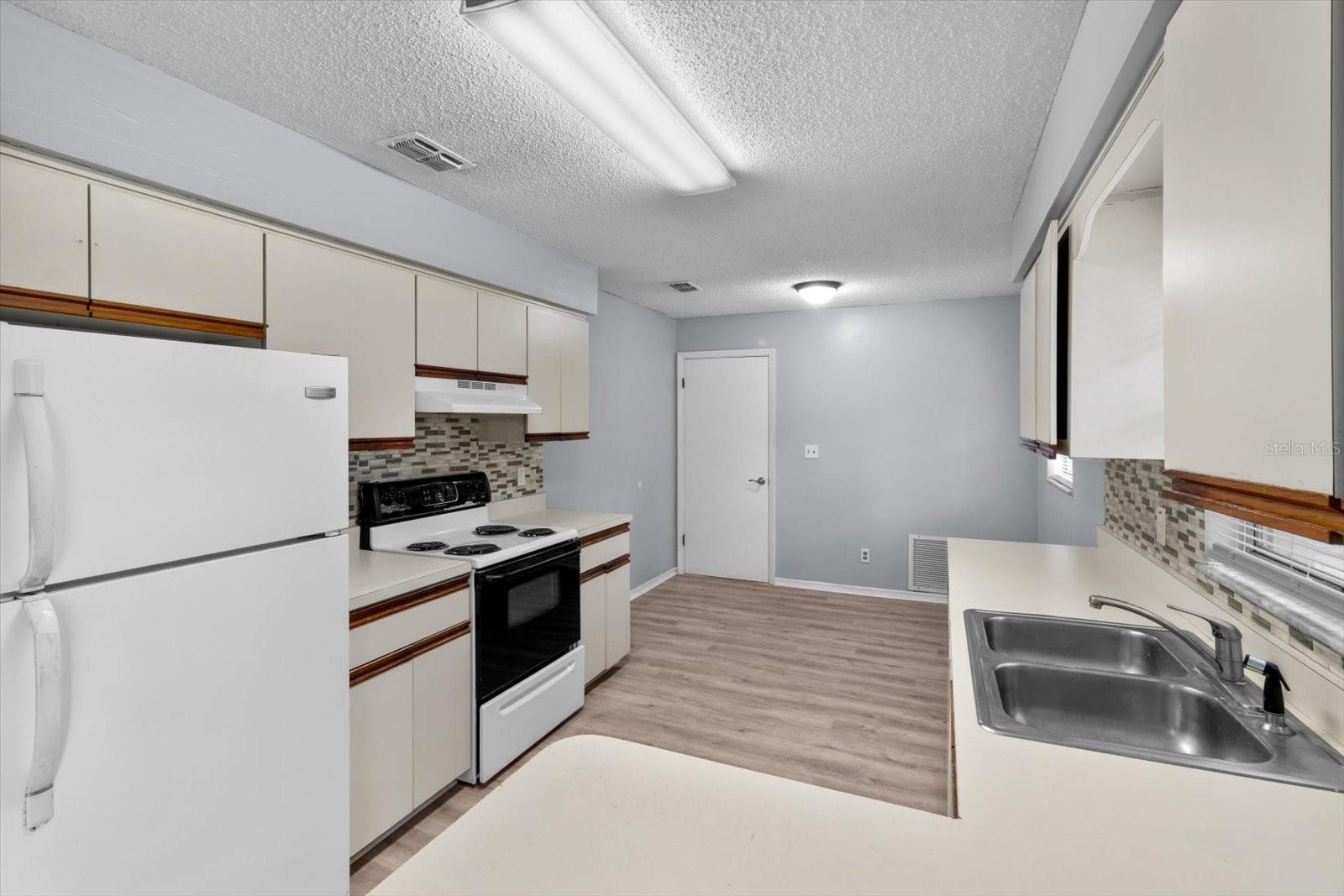 Image 9 of 33 For 609 27th Street