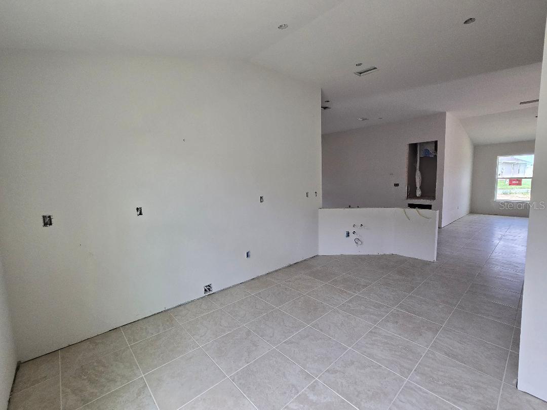 Listing photo id 1 for 455 Rexford Drive