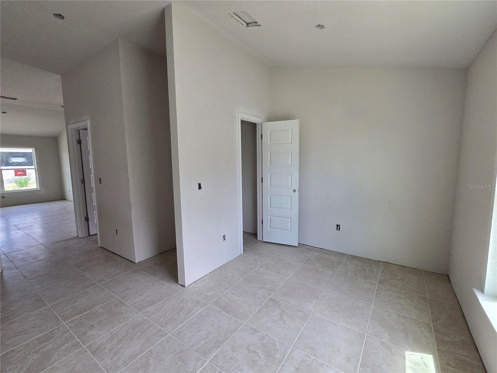 Listing photo id 3 for 455 Rexford Drive