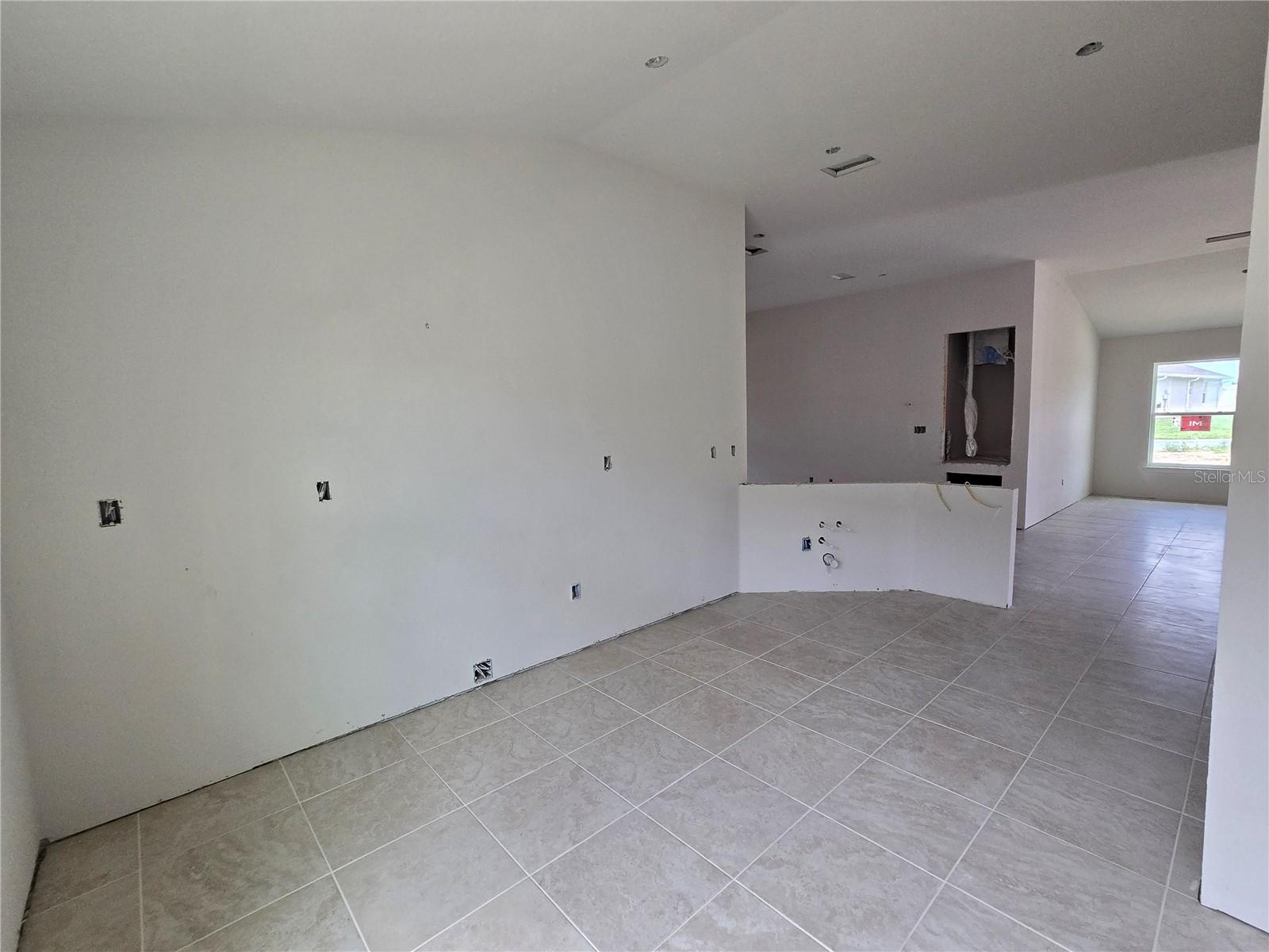 Listing photo id 4 for 455 Rexford Drive