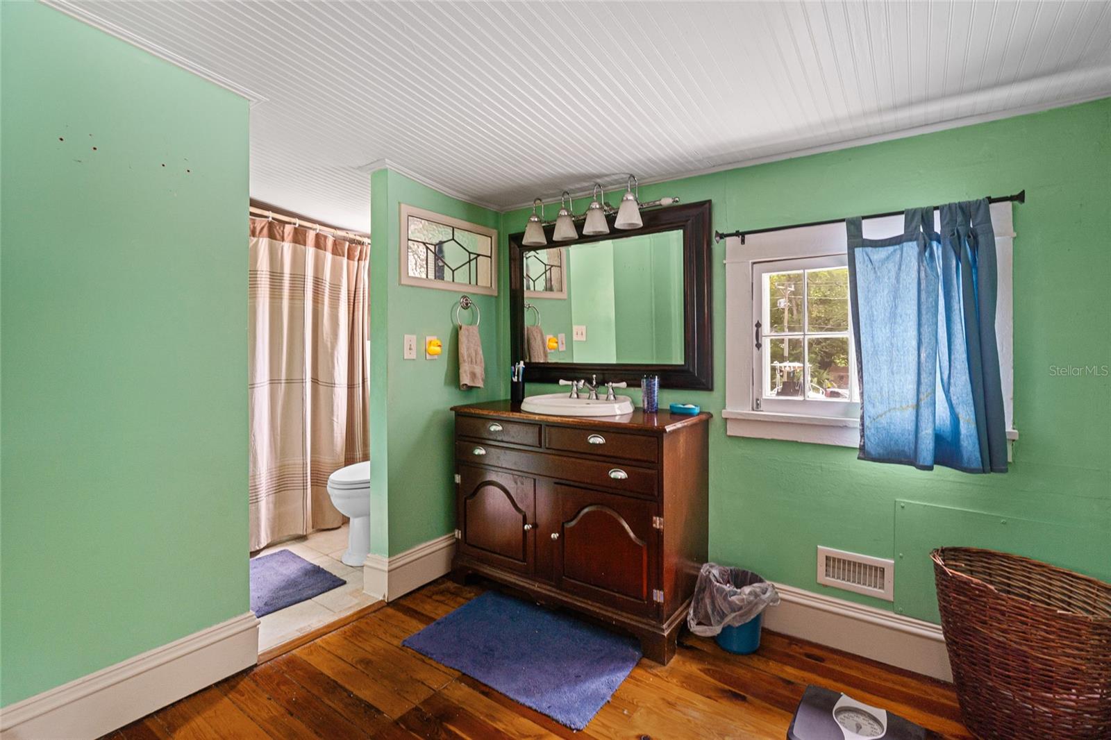 Image 19 of 33 For 11 62nd Street