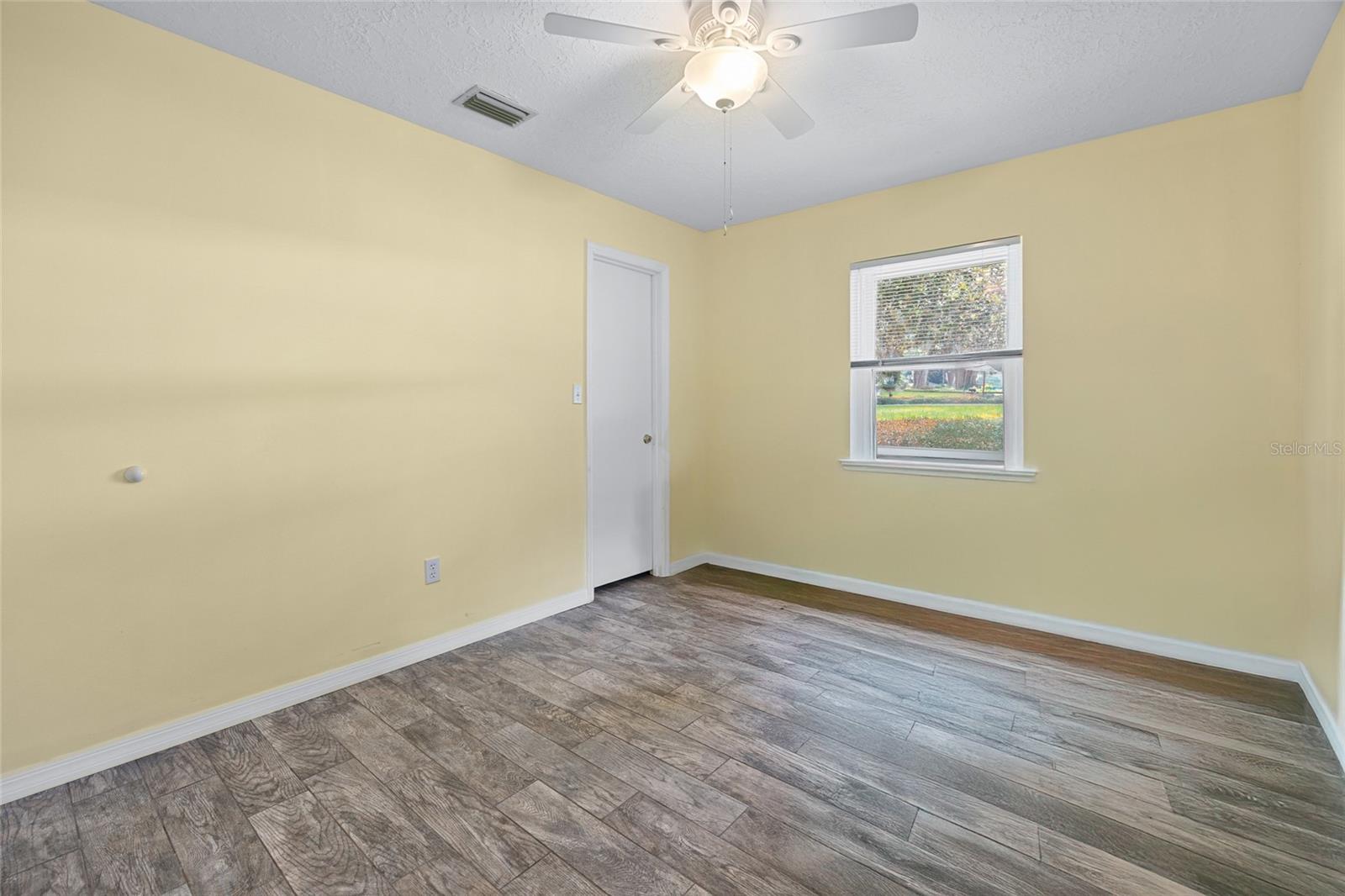 Image 15 of 35 For 5002 33rd Terrace