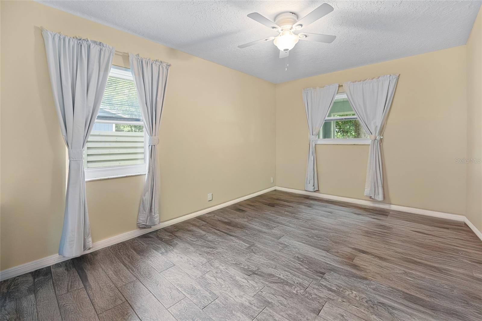 Image 16 of 35 For 5002 33rd Terrace