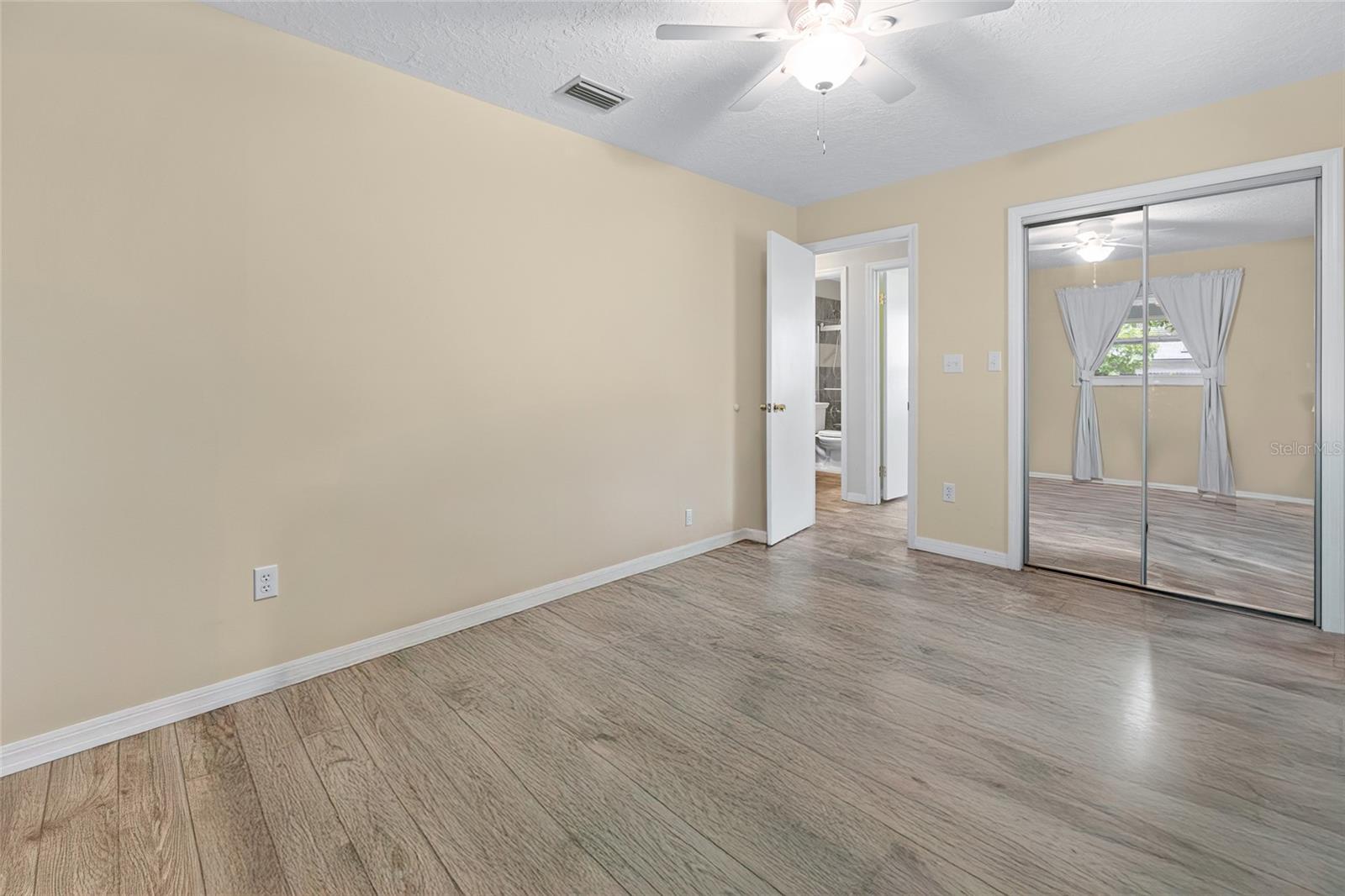 Image 17 of 35 For 5002 33rd Terrace