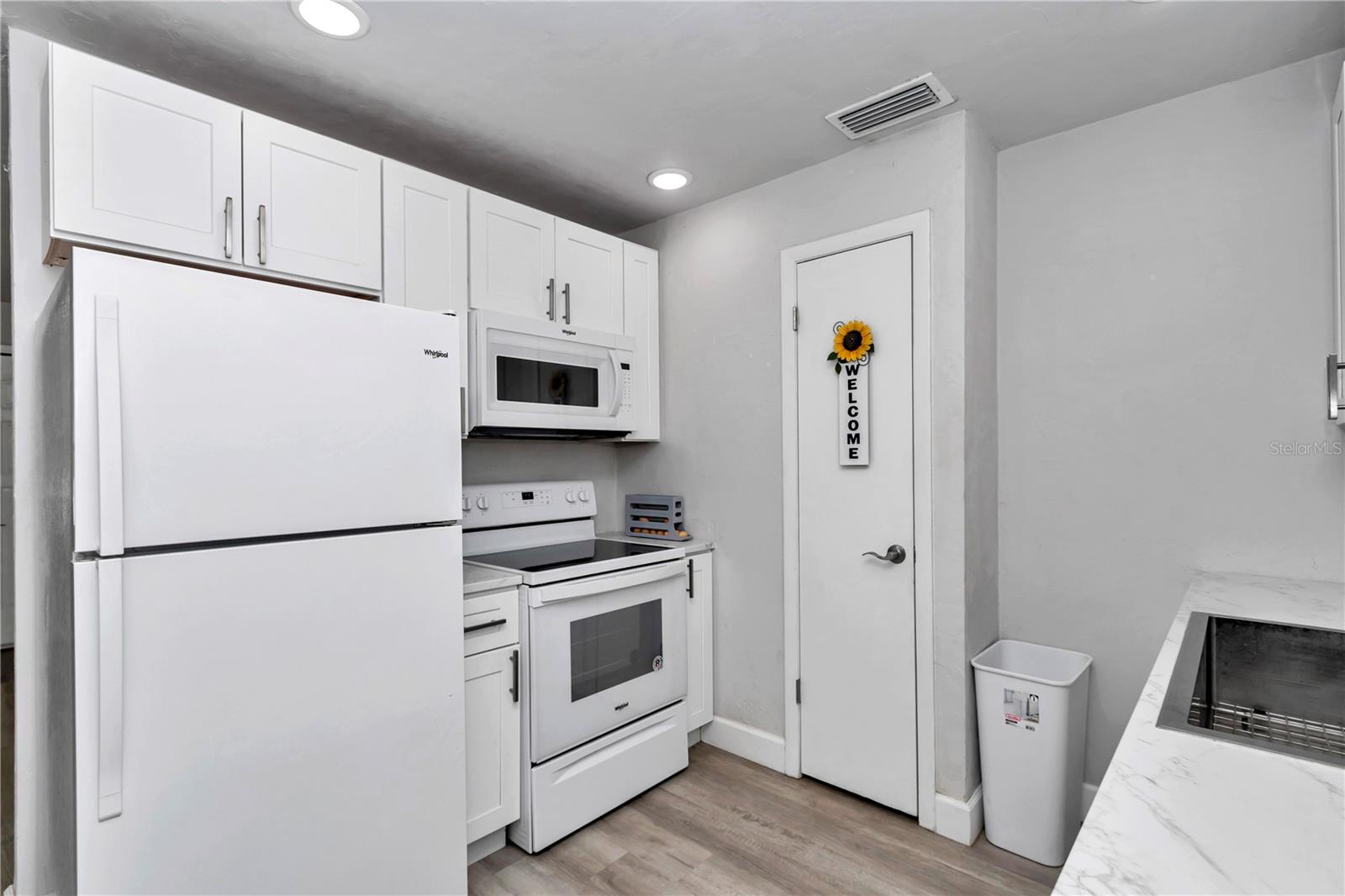 Image 10 of 23 For 16550 26 Place