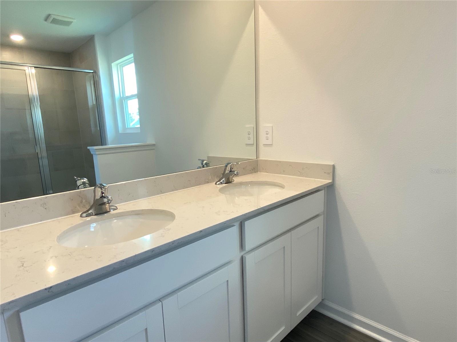 Image 15 of 21 For 4907 81st Loop