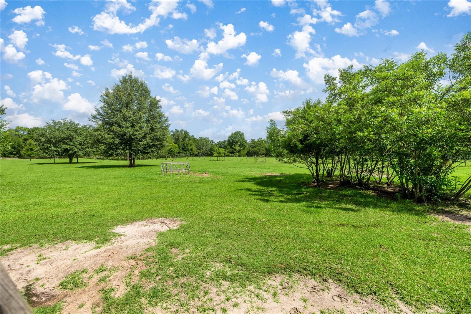 Listing photo id 10 for 3905 84th Lane Road