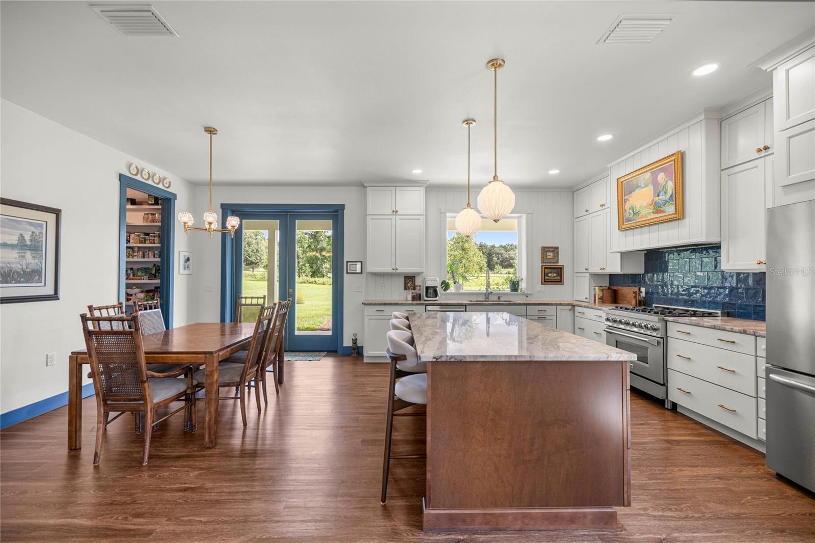 Listing photo id 17 for 3905 84th Lane Road