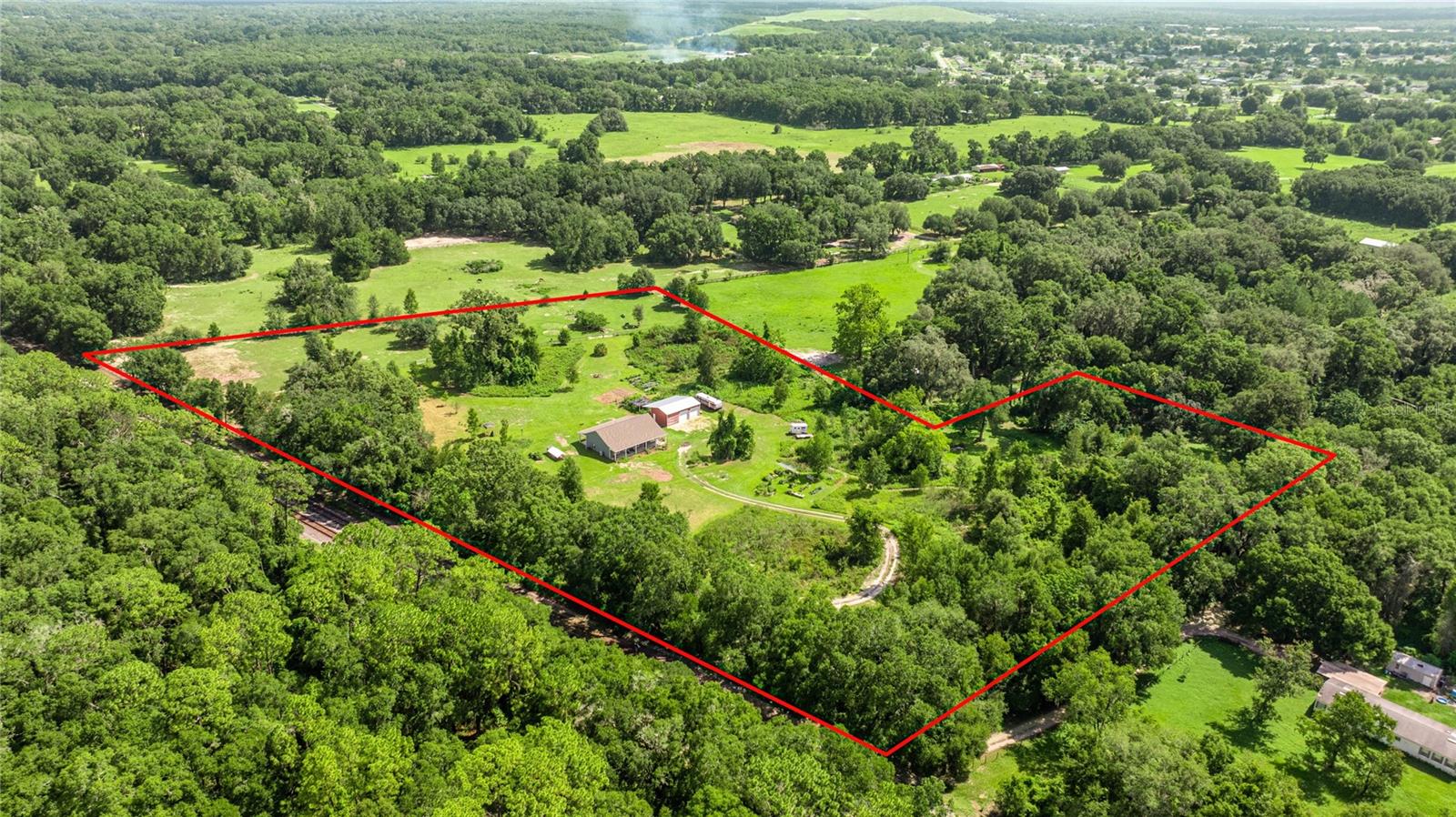 Listing photo id 0 for 3905 84th Lane Road