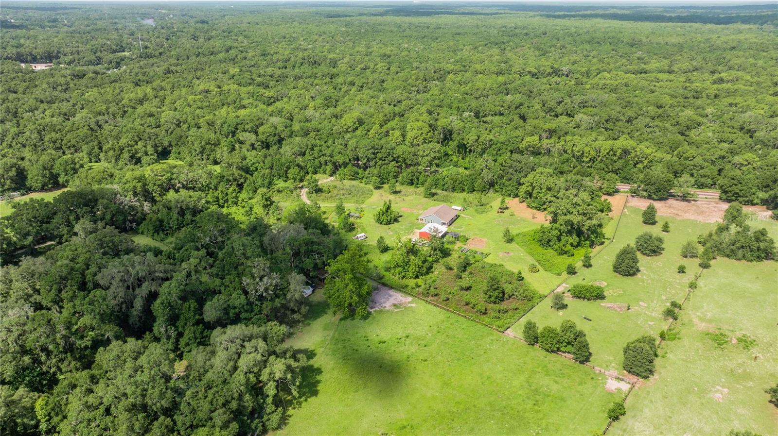Listing photo id 2 for 3905 84th Lane Road