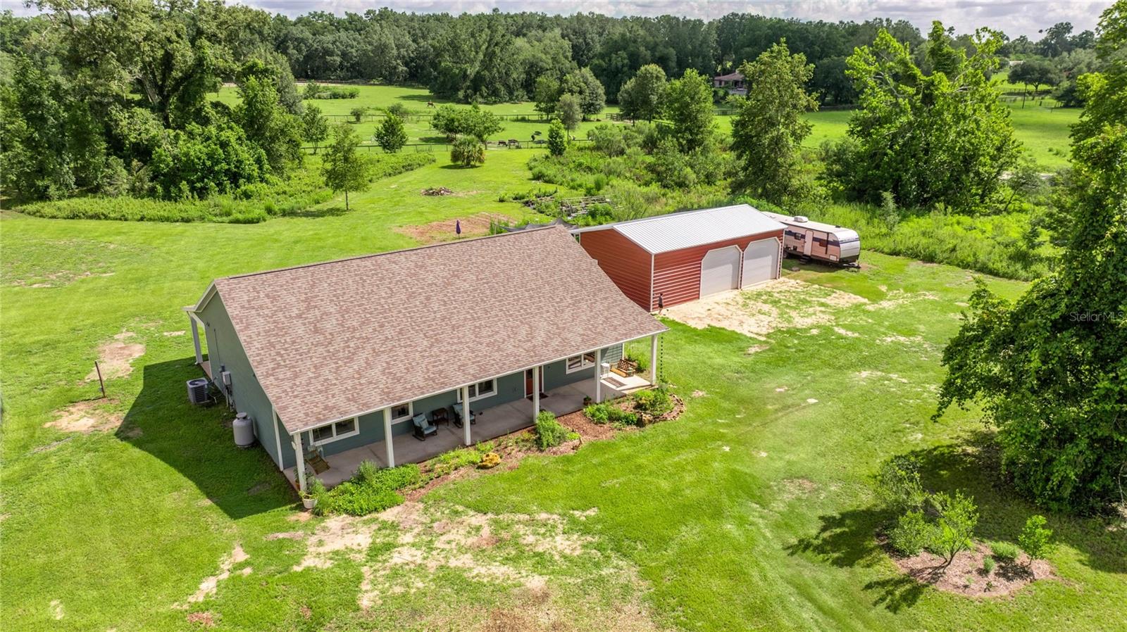 Listing photo id 3 for 3905 84th Lane Road