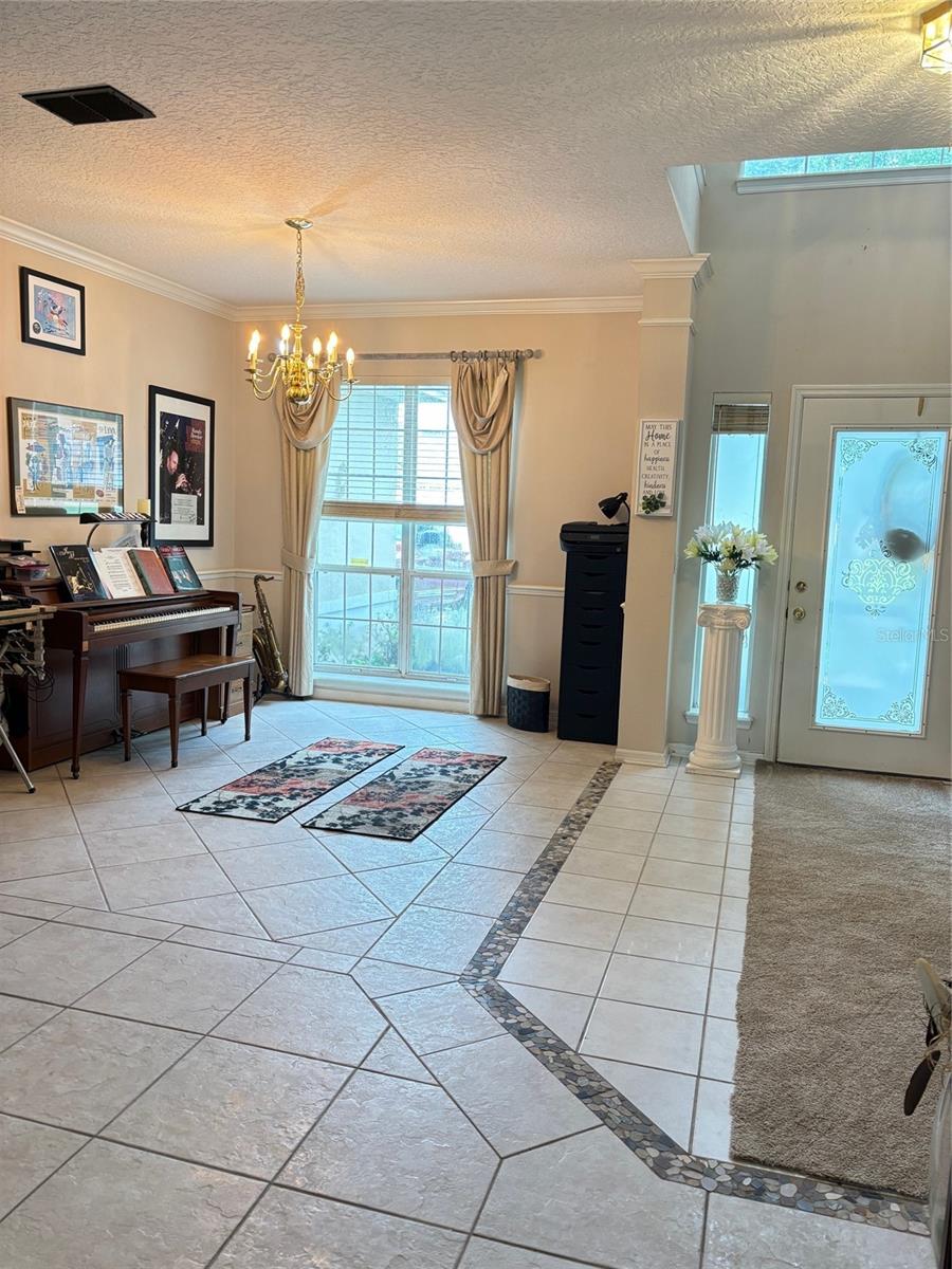 Image 3 of 51 For 2733 Scarborough Drive