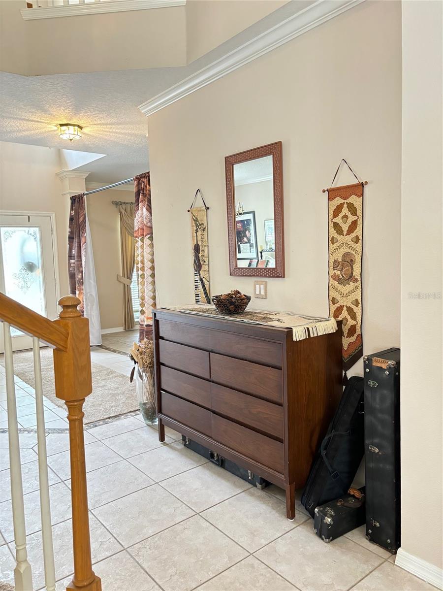 Image 4 of 51 For 2733 Scarborough Drive