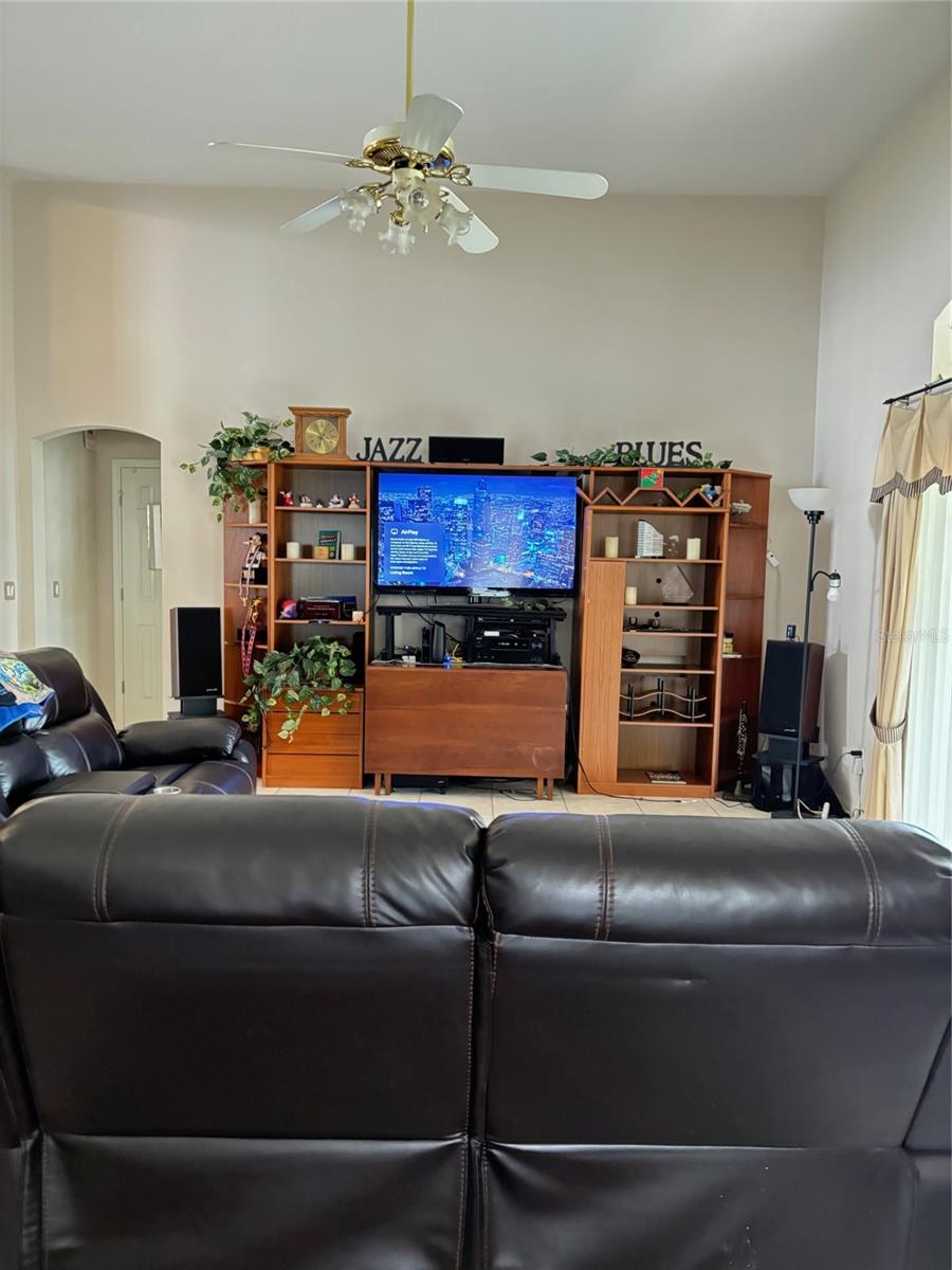 Image 8 of 51 For 2733 Scarborough Drive