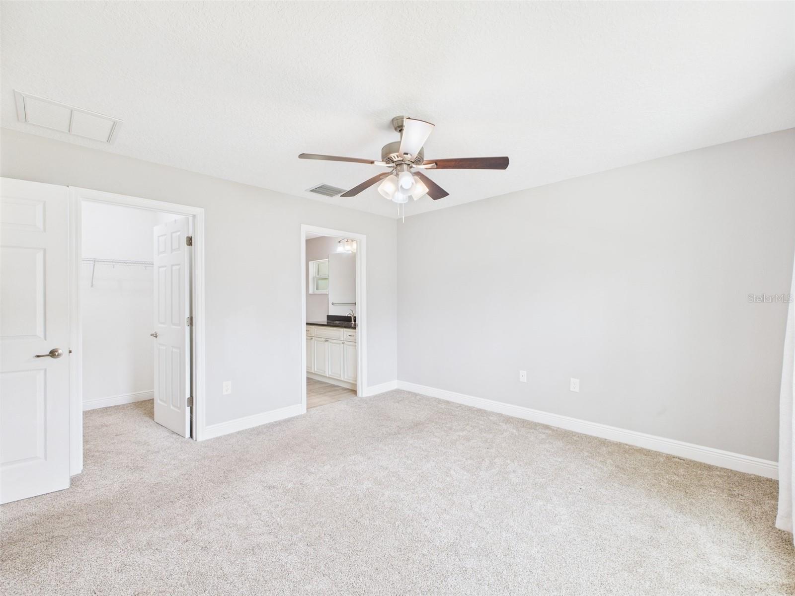 Listing photo id 18 for 1899 Oliver Drive