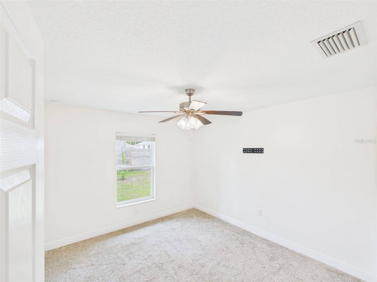 Listing photo id 24 for 1899 Oliver Drive