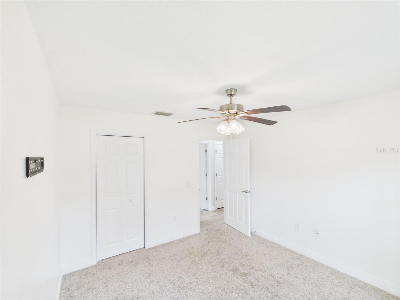 Listing photo id 25 for 1899 Oliver Drive