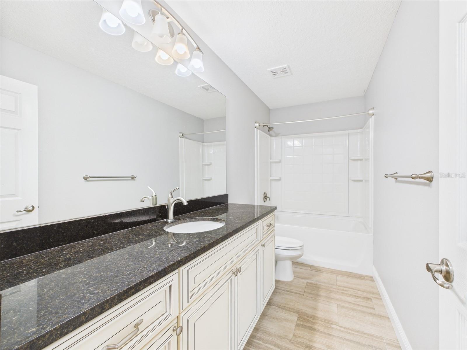 Listing photo id 26 for 1899 Oliver Drive