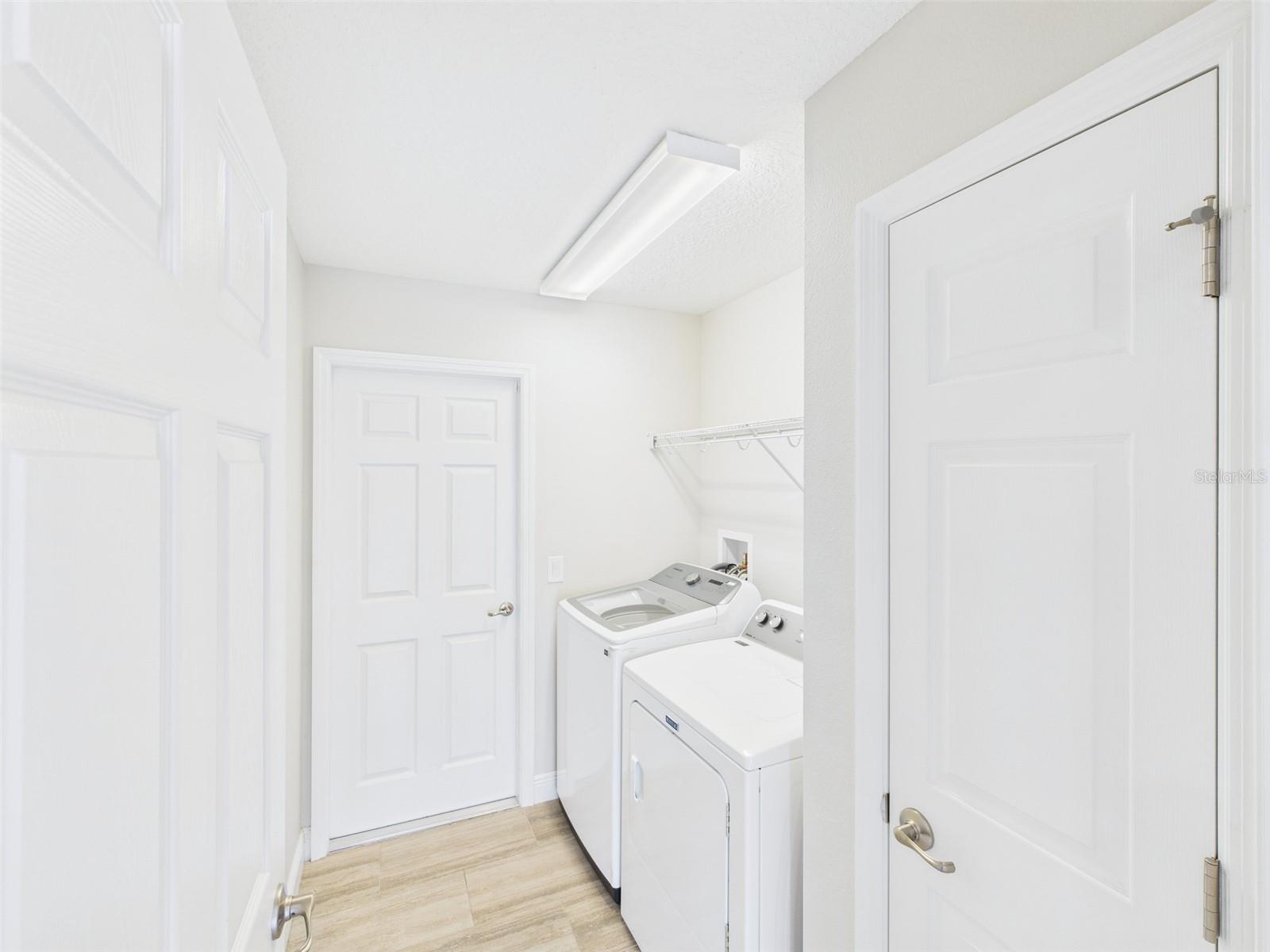 Listing photo id 29 for 1899 Oliver Drive