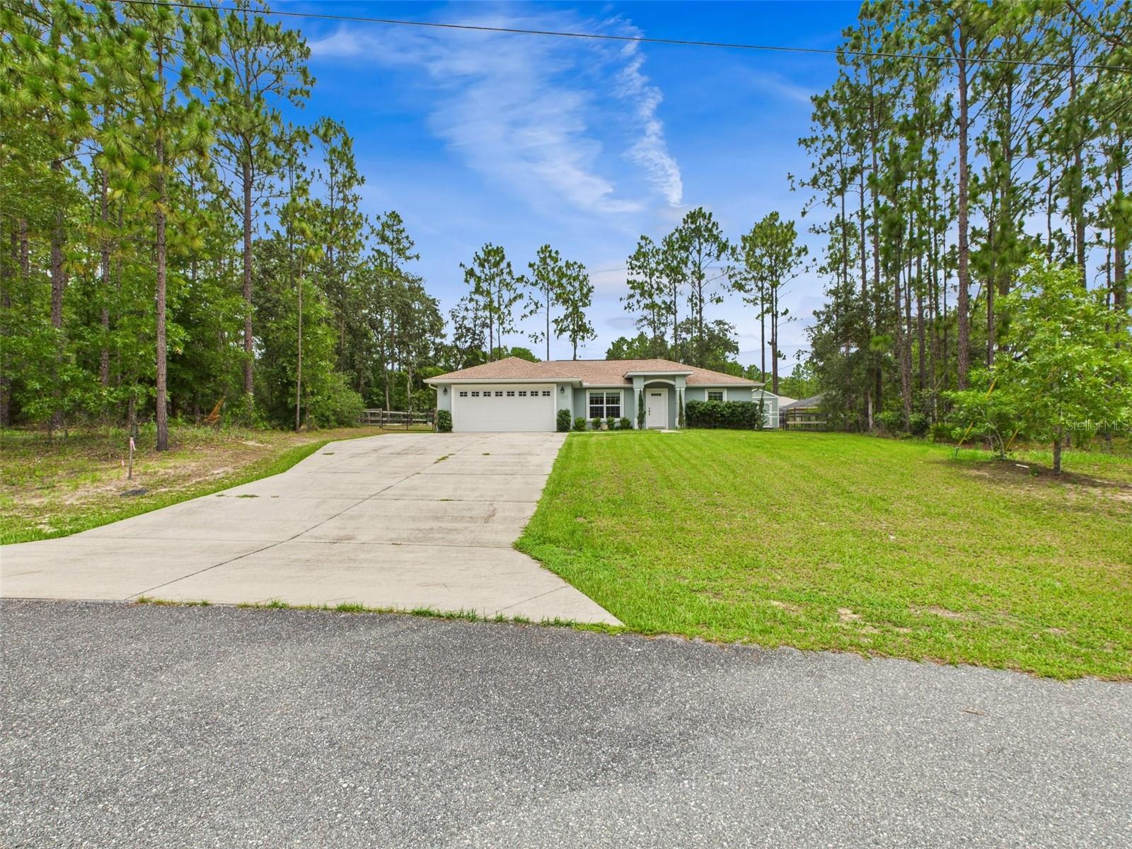 Listing photo id 31 for 1899 Oliver Drive