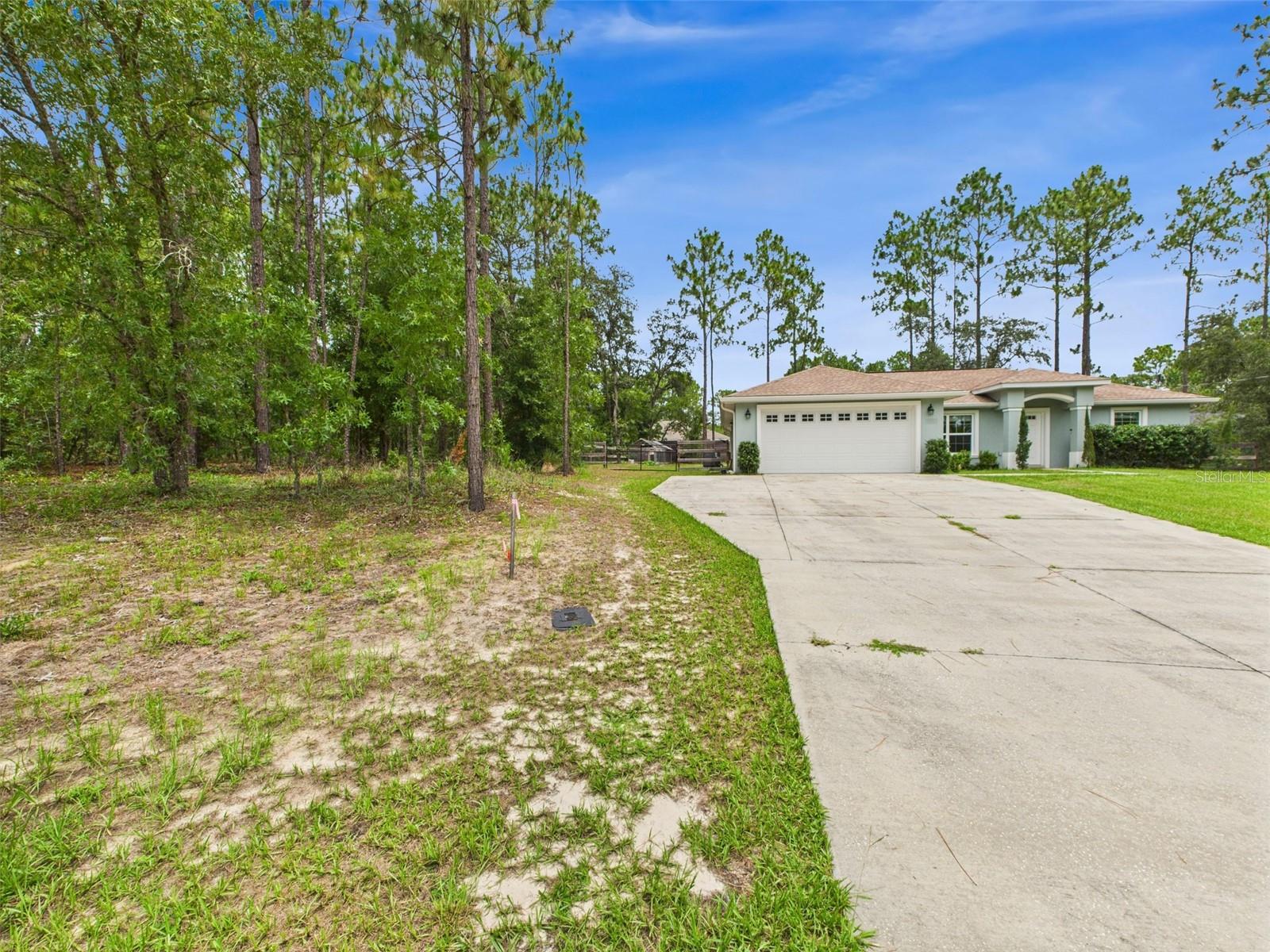 Listing photo id 33 for 1899 Oliver Drive