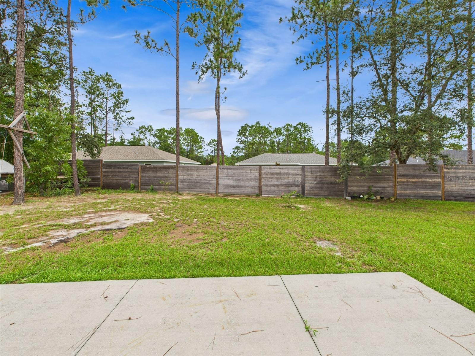Listing photo id 34 for 1899 Oliver Drive