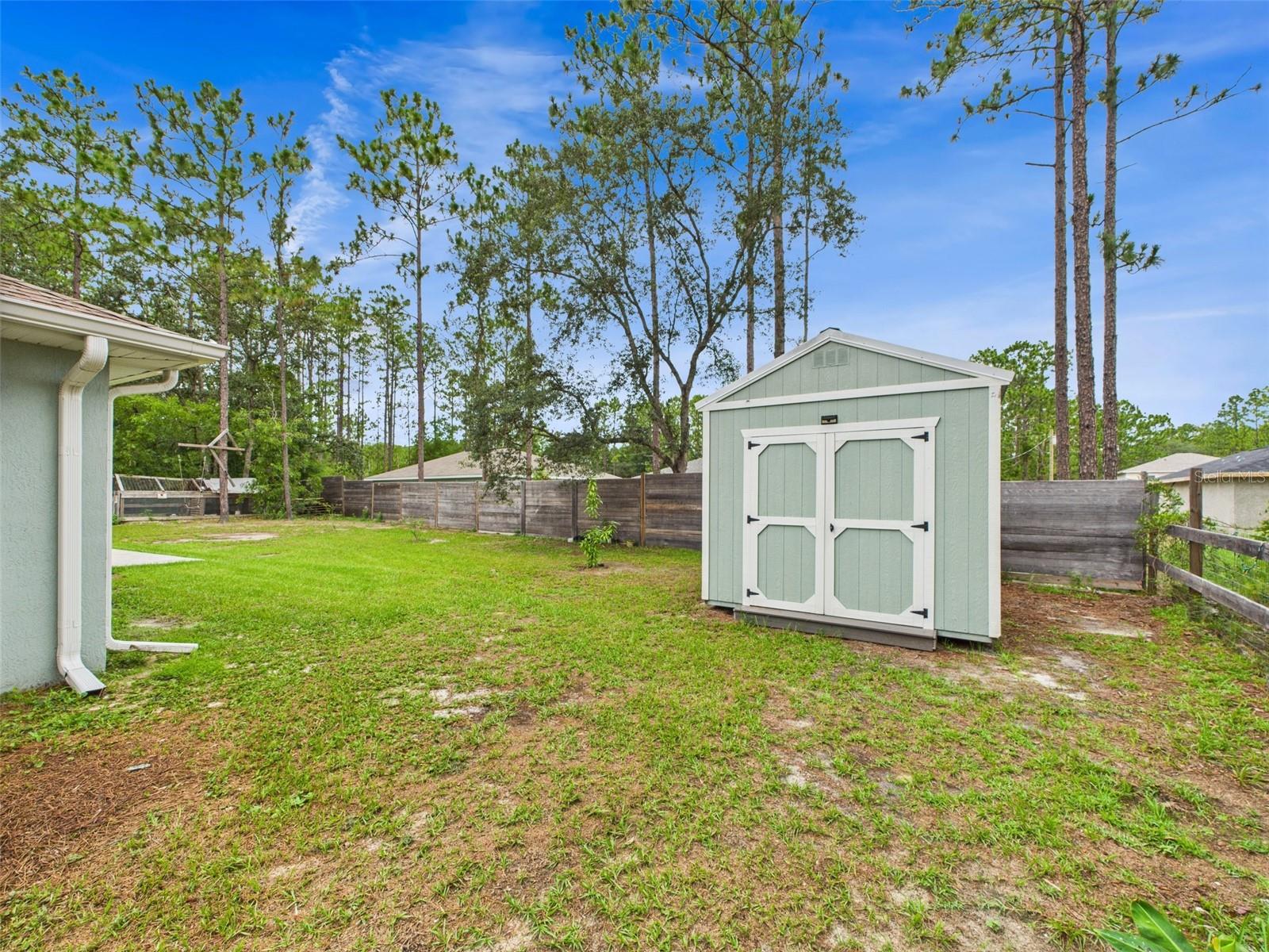 Listing photo id 35 for 1899 Oliver Drive