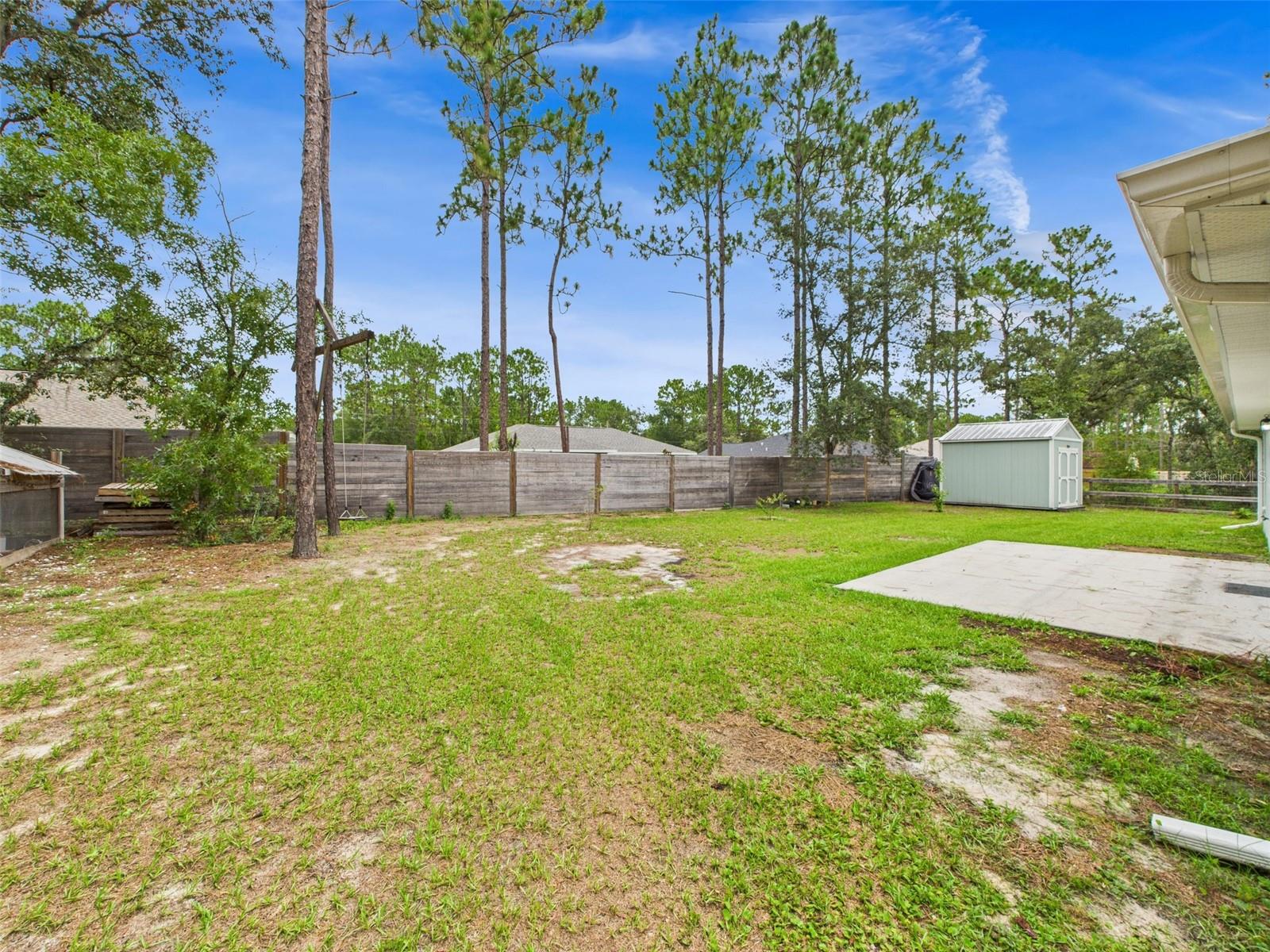 Listing photo id 36 for 1899 Oliver Drive