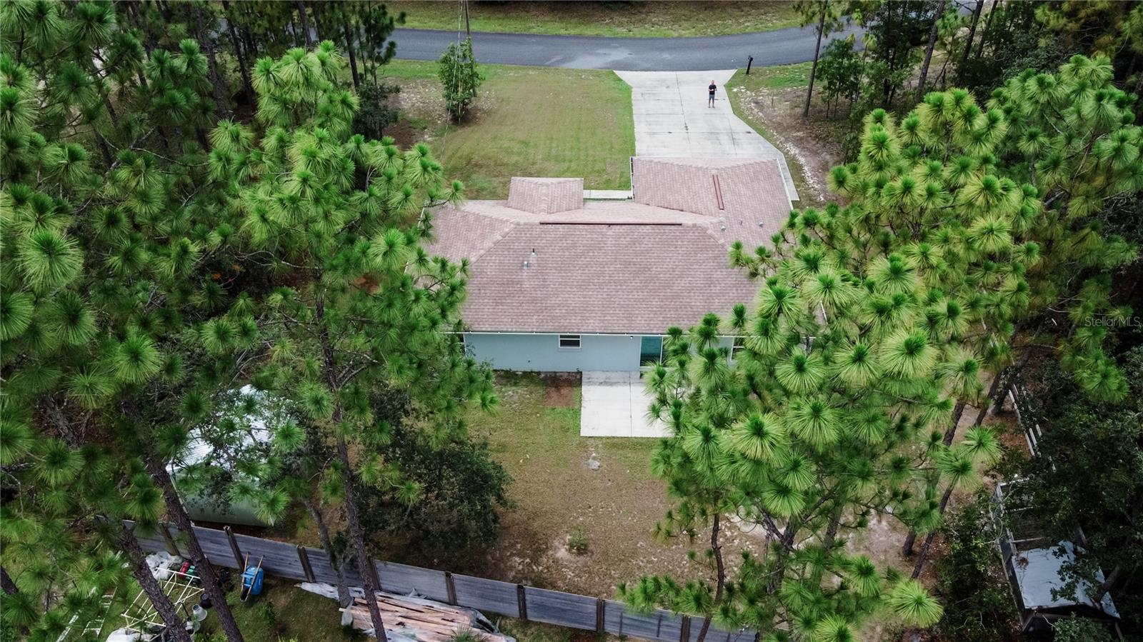 Listing photo id 40 for 1899 Oliver Drive