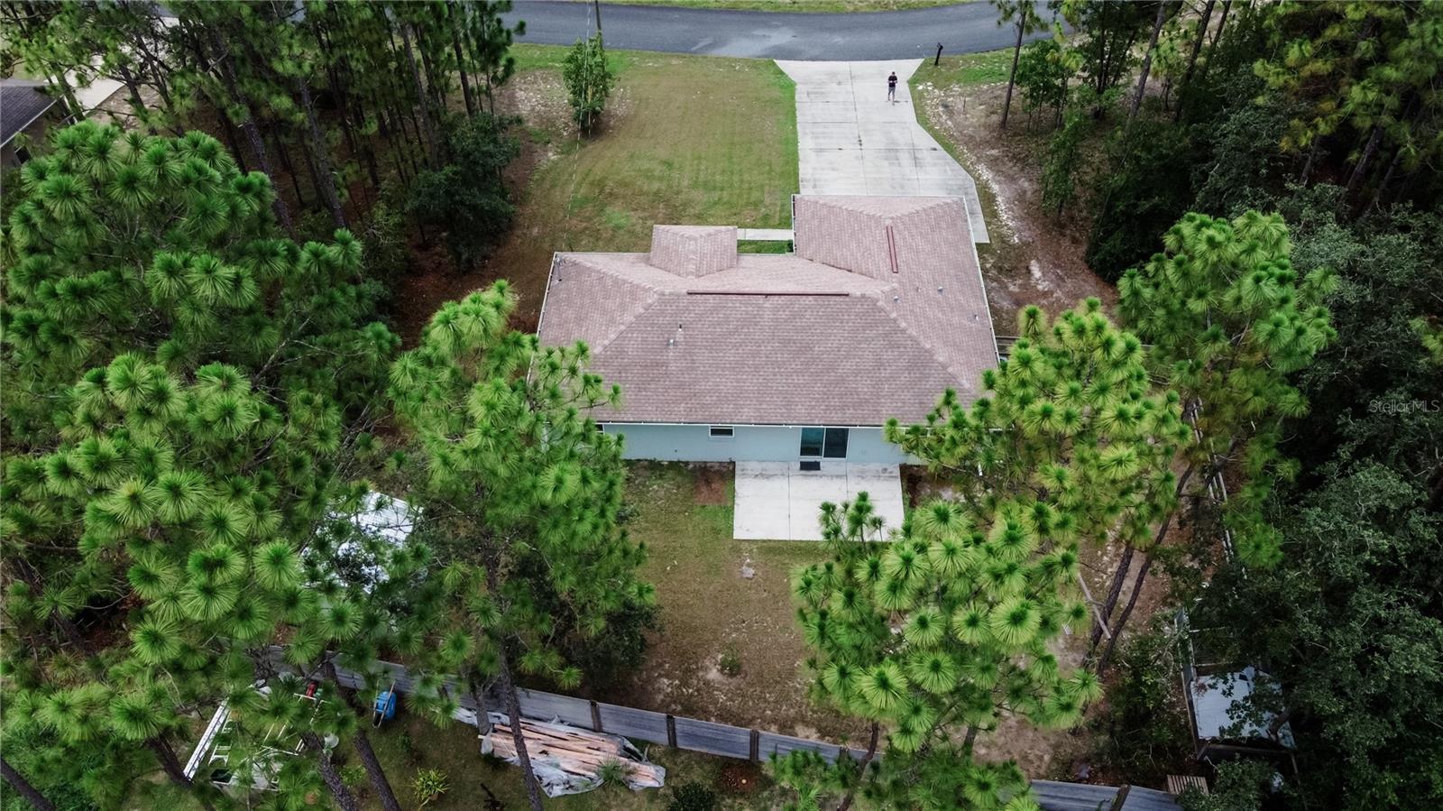 Listing photo id 41 for 1899 Oliver Drive