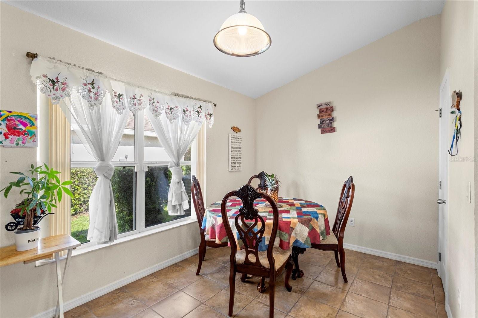 Listing photo id 8 for 18 Sunrise Drive