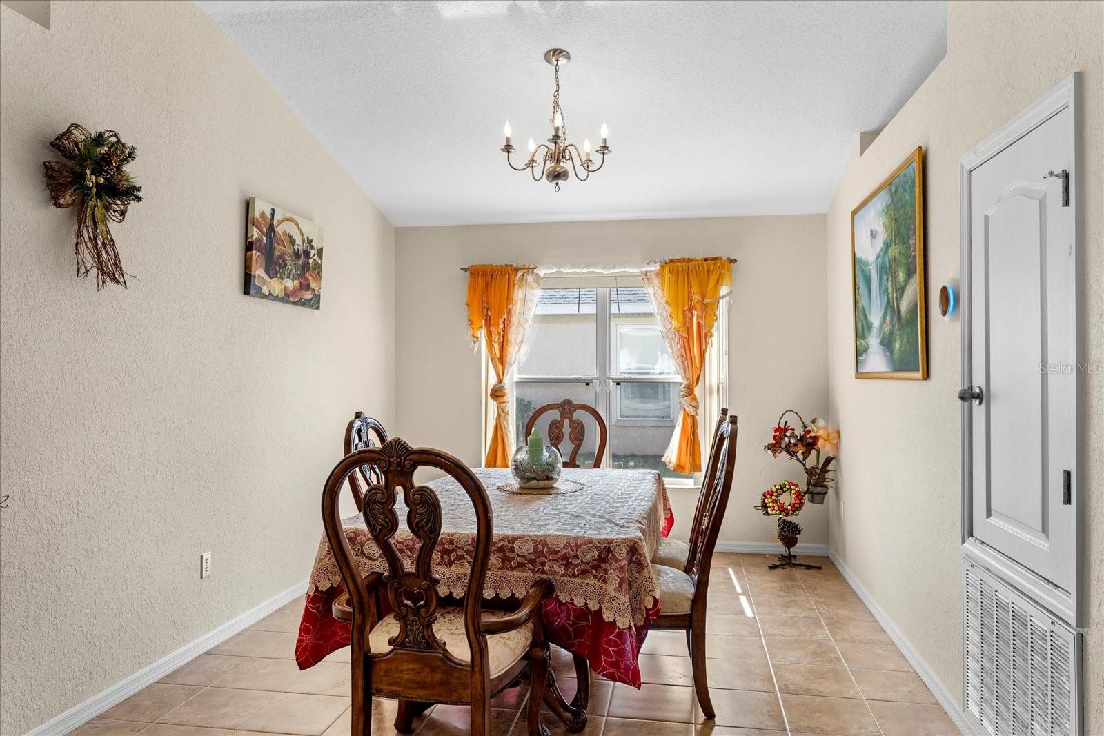 Listing photo id 4 for 18 Sunrise Drive