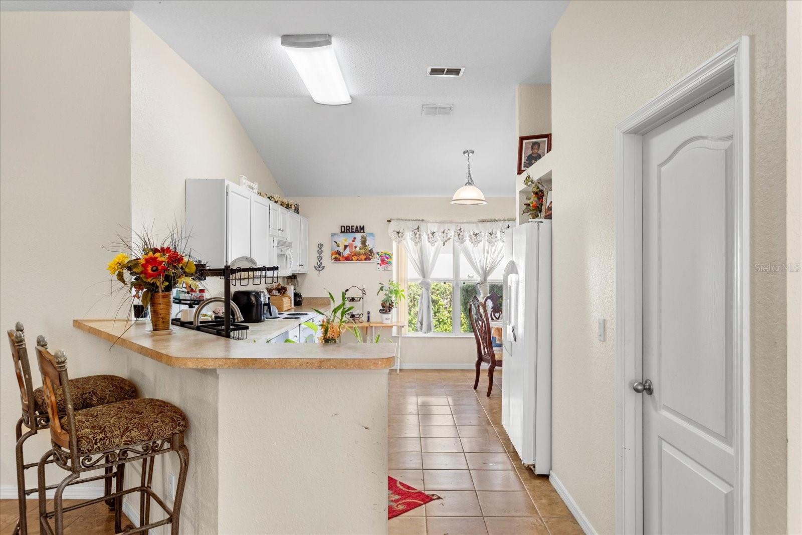Listing photo id 5 for 18 Sunrise Drive