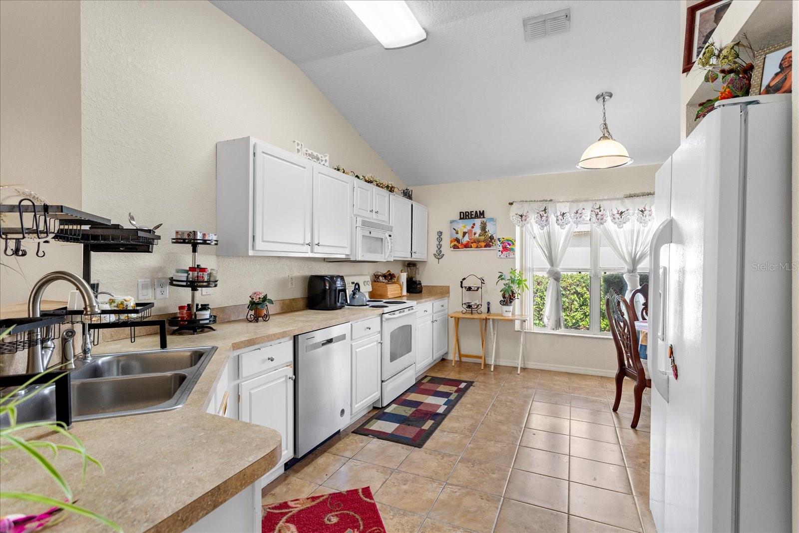 Listing photo id 6 for 18 Sunrise Drive