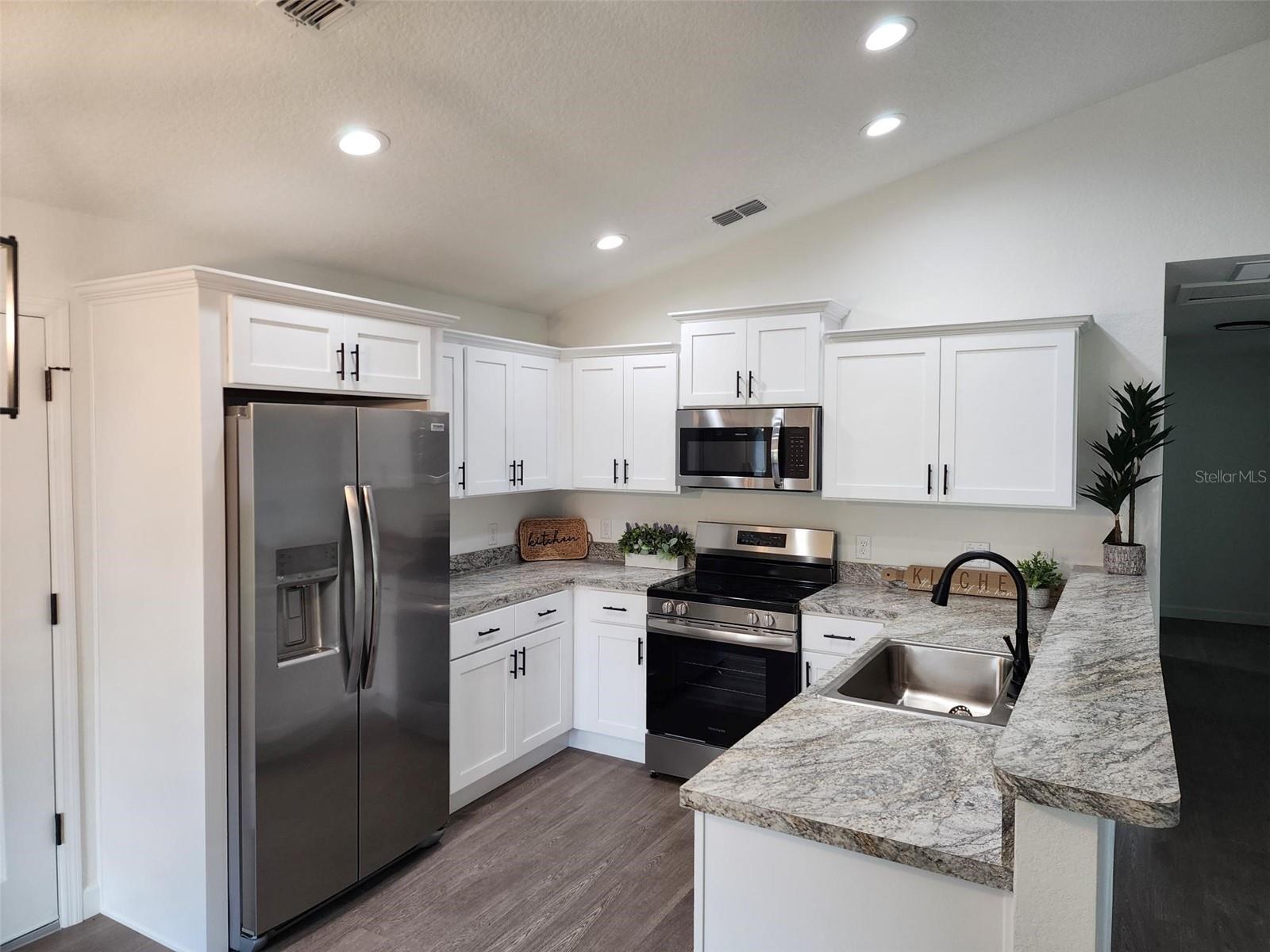 Image 24 of 25 For 24370 Falcon Avenue