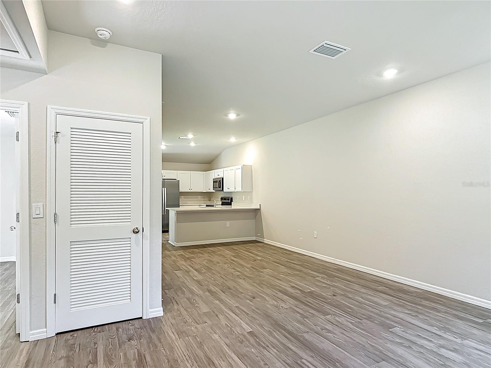 Listing photo id 13 for 109- 111 Harvard Street