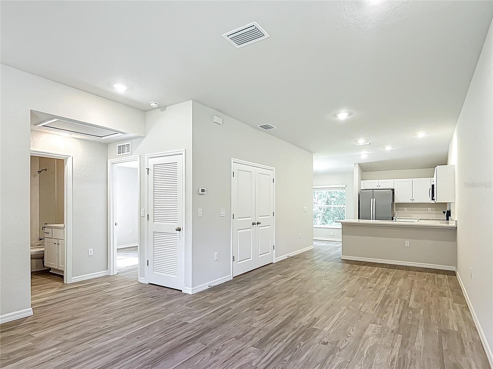 Listing photo id 14 for 109- 111 Harvard Street