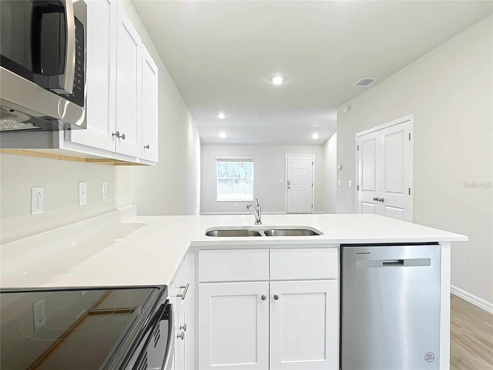 Listing photo id 17 for 109- 111 Harvard Street