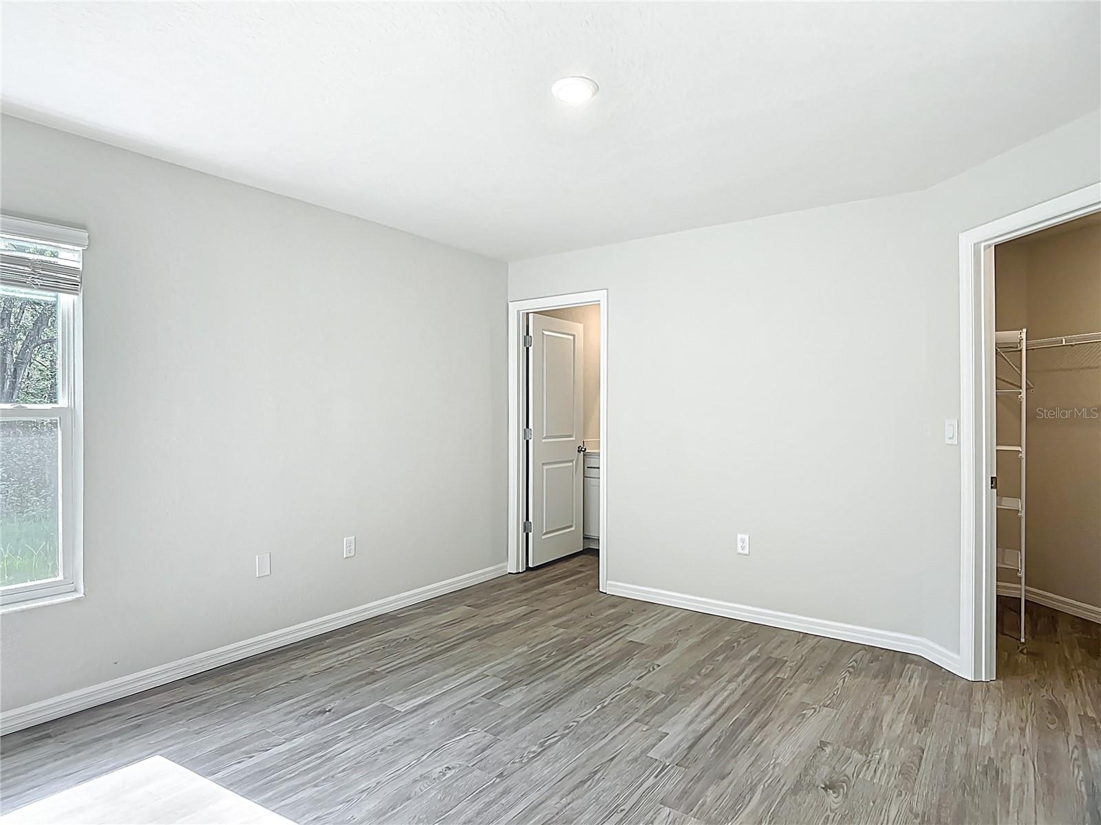 Listing photo id 19 for 109- 111 Harvard Street