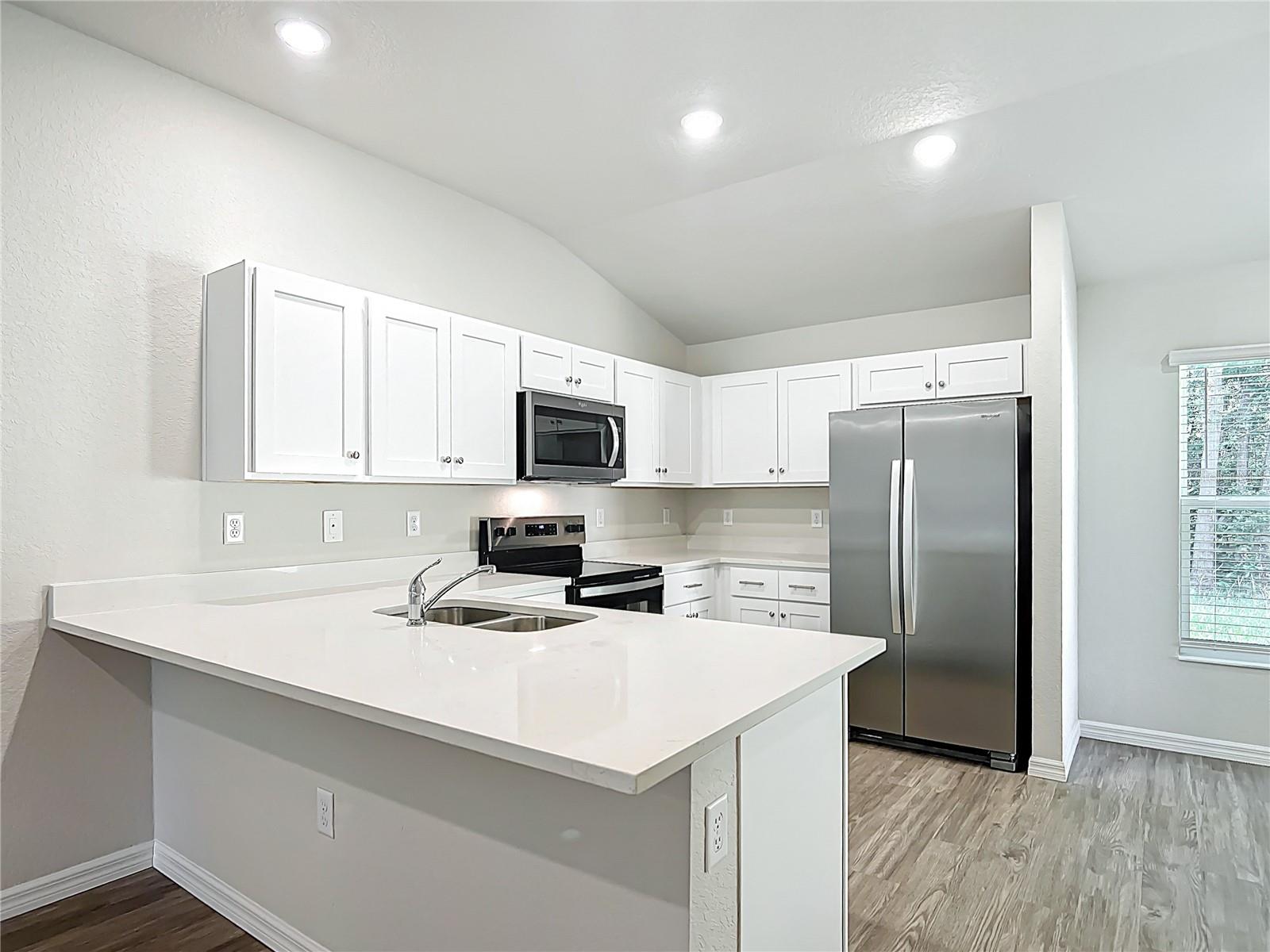 Listing photo id 3 for 109- 111 Harvard Street