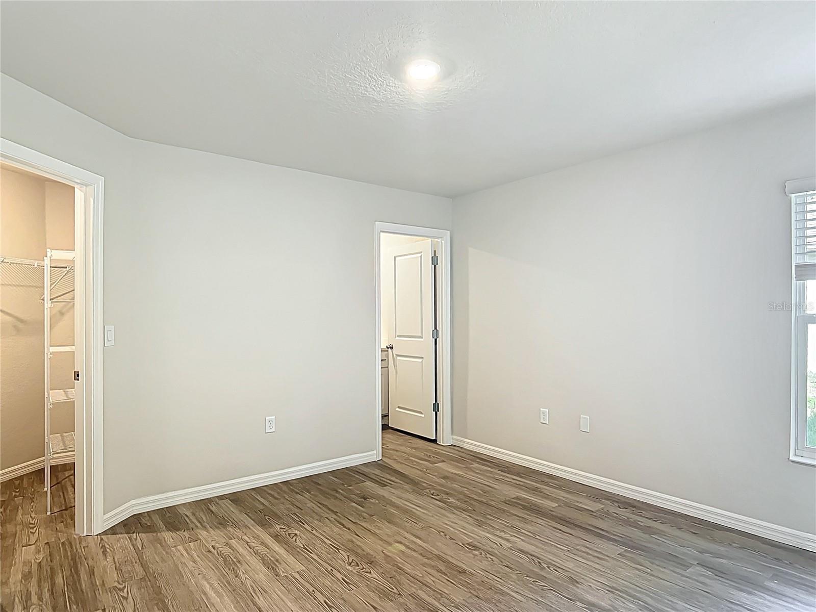 Listing photo id 5 for 109- 111 Harvard Street