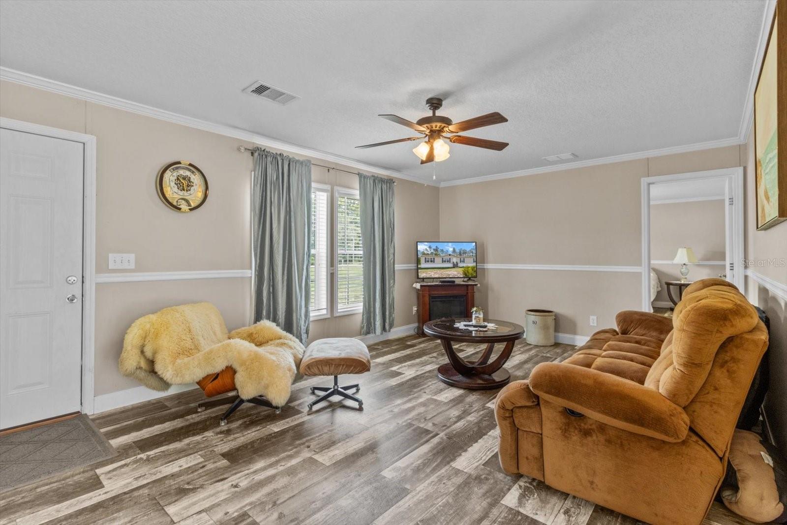 Image 10 of 56 For 2443 Pine Ridge Avenue