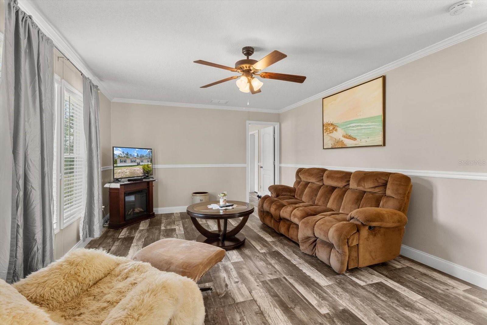 Image 9 of 56 For 2443 Pine Ridge Avenue