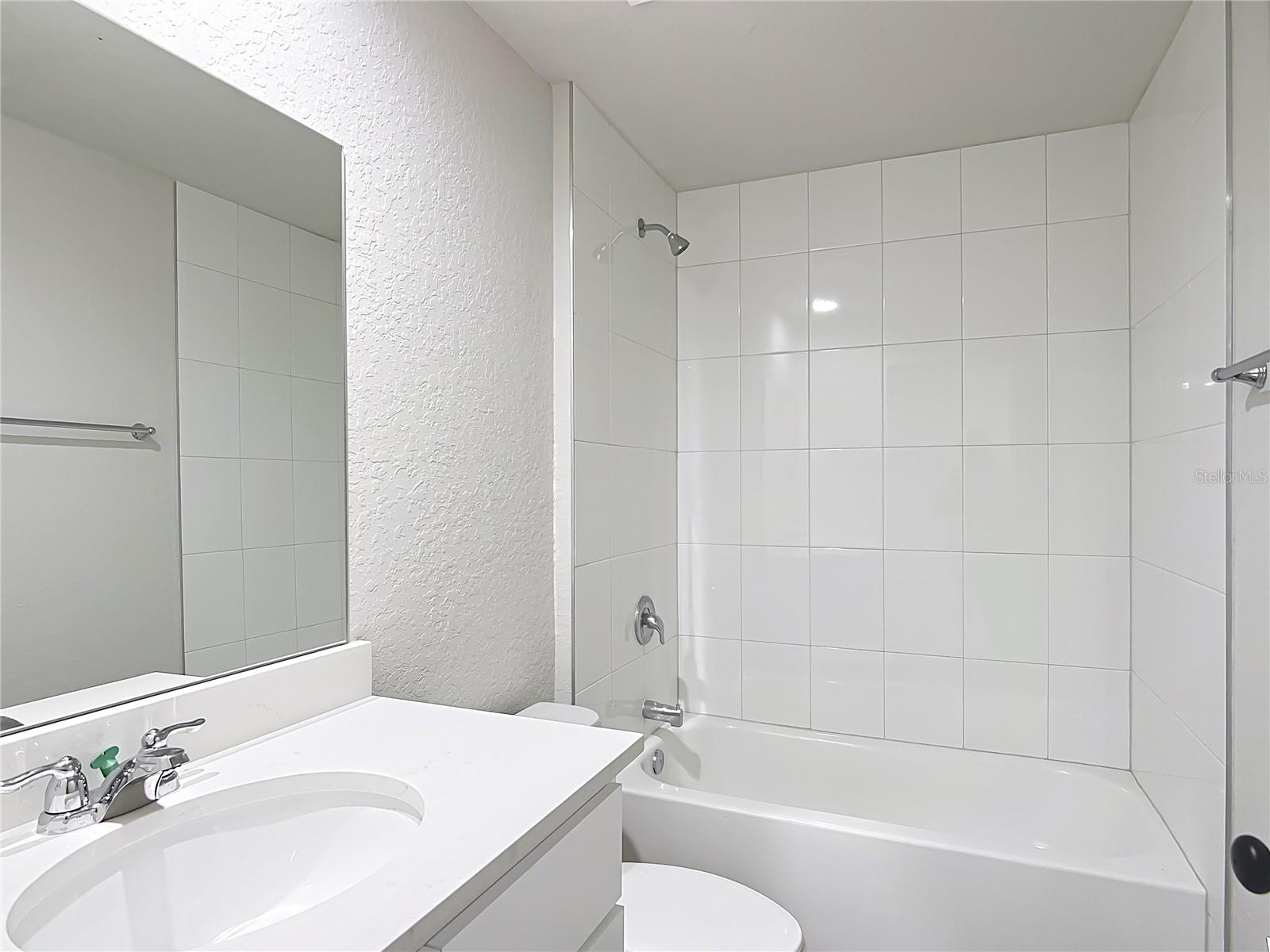 Listing photo id 10 for 9030- 9032 Travis Drive